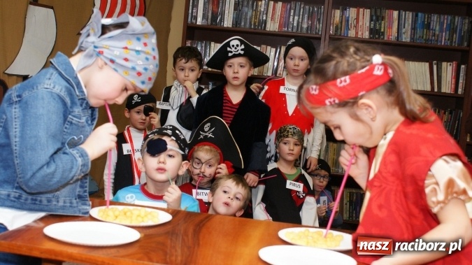 Zdjęcie w galerii na portalu naszraciborz.pl: Ahoj, ku nowej przygodzie, czyli Nocka w bibliotece w Markowicach wiadomości z regionu