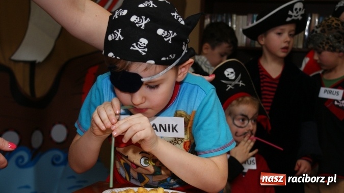 Zdjęcie w galerii na portalu naszraciborz.pl: Ahoj, ku nowej przygodzie, czyli Nocka w bibliotece w Markowicach wiadomości z regionu