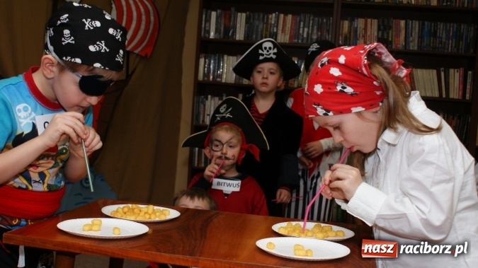 Zdjęcie w galerii na portalu naszraciborz.pl: Ahoj, ku nowej przygodzie, czyli Nocka w bibliotece w Markowicach wiadomości z regionu
