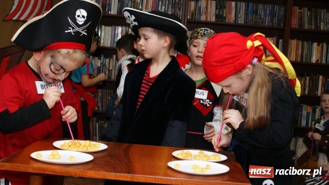 Zdjęcie w galerii na portalu naszraciborz.pl: Ahoj, ku nowej przygodzie, czyli Nocka w bibliotece w Markowicach wiadomości z regionu