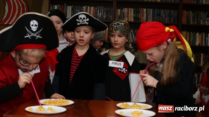 Zdjęcie w galerii na portalu naszraciborz.pl: Ahoj, ku nowej przygodzie, czyli Nocka w bibliotece w Markowicach wiadomości z regionu