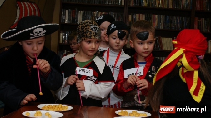 Zdjęcie w galerii na portalu naszraciborz.pl: Ahoj, ku nowej przygodzie, czyli Nocka w bibliotece w Markowicach wiadomości z regionu