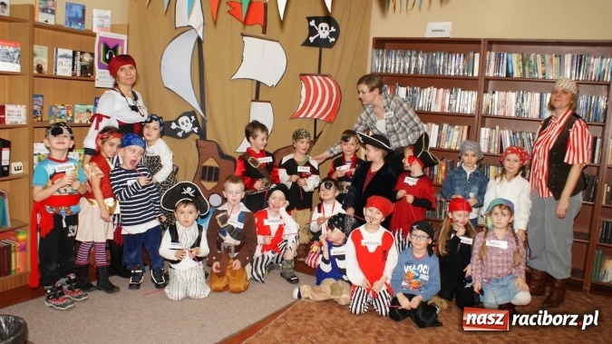Zdjęcie w galerii na portalu naszraciborz.pl: Ahoj, ku nowej przygodzie, czyli Nocka w bibliotece w Markowicach wiadomości z regionu