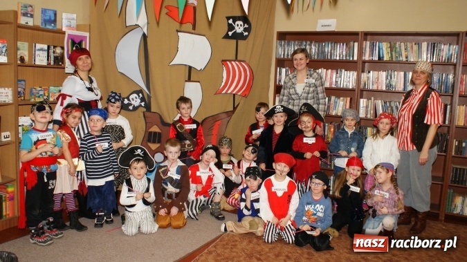 Zdjęcie w galerii na portalu naszraciborz.pl: Ahoj, ku nowej przygodzie, czyli Nocka w bibliotece w Markowicach wiadomości z regionu