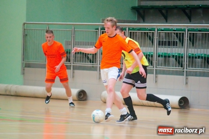 Zdjęcie w galerii na portalu naszraciborz.pl: Dreszczowiec w decydującym starciu. Galactik Football awansował, IC Team musi zadowolić się barażem wiadomości z regionu