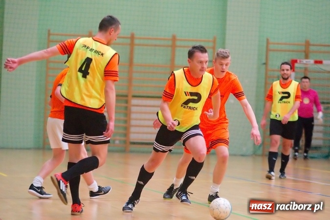 Zdjęcie w galerii na portalu naszraciborz.pl: Dreszczowiec w decydującym starciu. Galactik Football awansował, IC Team musi zadowolić się barażem wiadomości z regionu