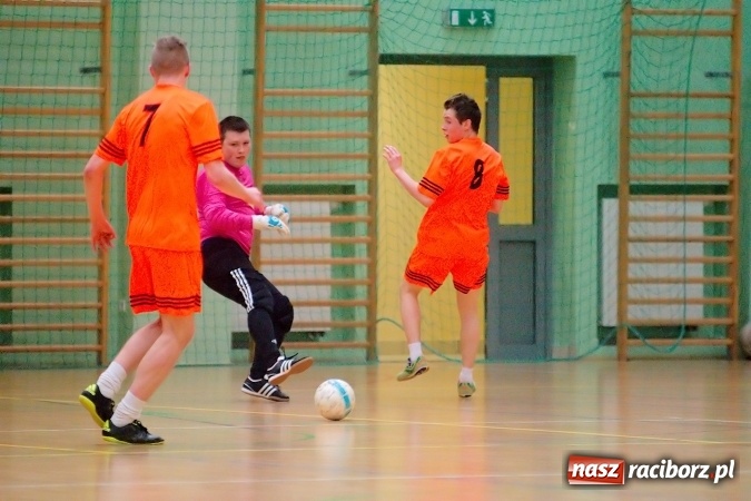 Zdjęcie w galerii na portalu naszraciborz.pl: Dreszczowiec w decydującym starciu. Galactik Football awansował, IC Team musi zadowolić się barażem wiadomości z regionu