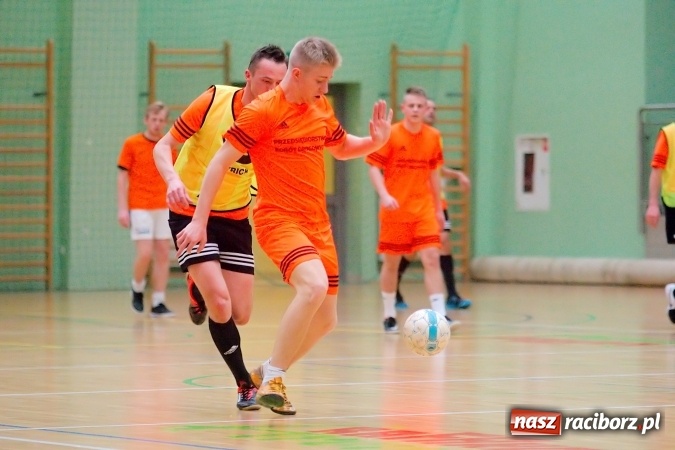 Zdjęcie w galerii na portalu naszraciborz.pl: Dreszczowiec w decydującym starciu. Galactik Football awansował, IC Team musi zadowolić się barażem wiadomości z regionu