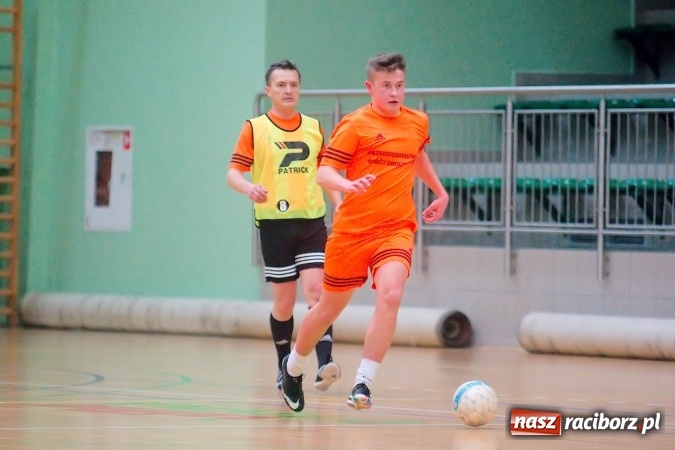 Zdjęcie w galerii na portalu naszraciborz.pl: Dreszczowiec w decydującym starciu. Galactik Football awansował, IC Team musi zadowolić się barażem wiadomości z regionu