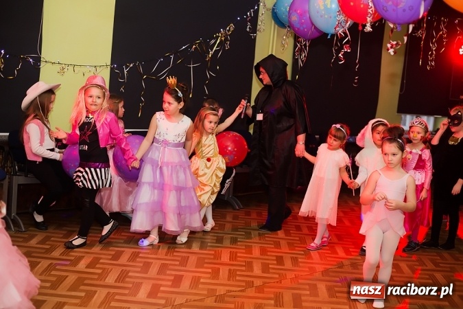 Zdjęcie w galerii na portalu naszraciborz.pl: Bal Karnawałowy w Młodzieżowym Domu Kultury wiadomości z regionu