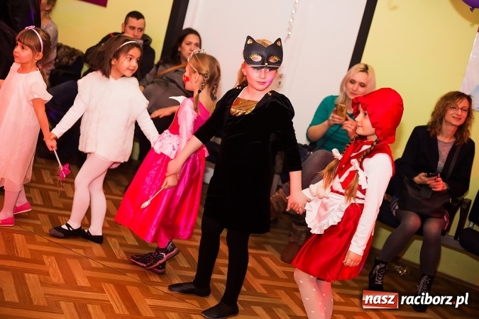 Zdjęcie w galerii na portalu naszraciborz.pl: Bal Karnawałowy w Młodzieżowym Domu Kultury wiadomości z regionu
