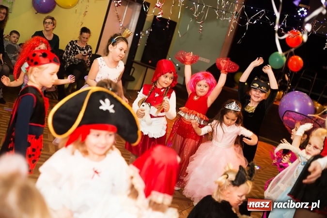 Zdjęcie w galerii na portalu naszraciborz.pl: Bal Karnawałowy w Młodzieżowym Domu Kultury wiadomości z regionu