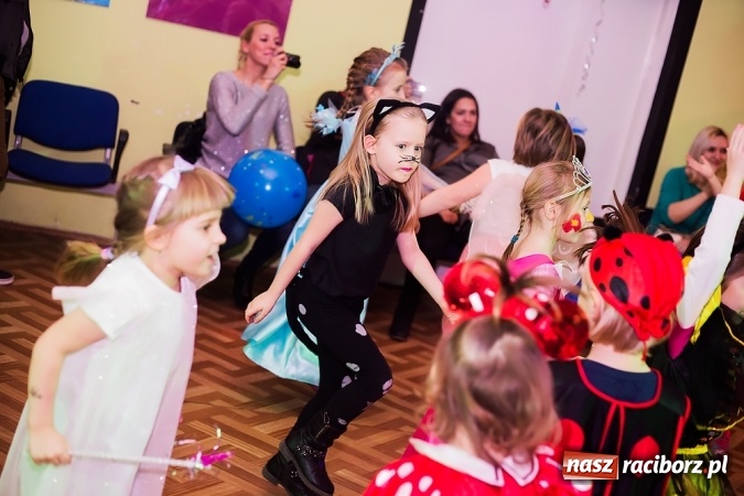 Zdjęcie w galerii na portalu naszraciborz.pl: Bal Karnawałowy w Młodzieżowym Domu Kultury wiadomości z regionu