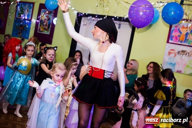 Zdjęcie w galerii na portalu naszraciborz.pl: Bal Karnawałowy w Młodzieżowym Domu Kultury wiadomości z regionu