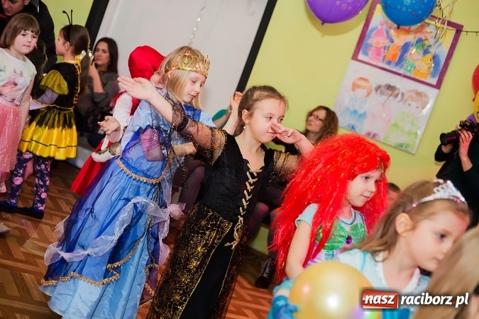 Zdjęcie w galerii na portalu naszraciborz.pl: Bal Karnawałowy w Młodzieżowym Domu Kultury wiadomości z regionu