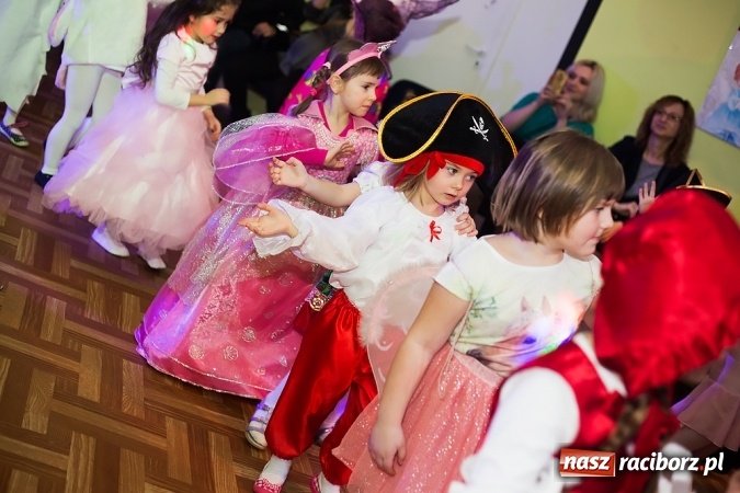 Zdjęcie w galerii na portalu naszraciborz.pl: Bal Karnawałowy w Młodzieżowym Domu Kultury wiadomości z regionu