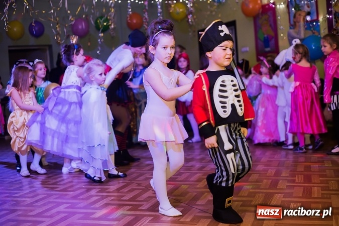 Zdjęcie w galerii na portalu naszraciborz.pl: Bal Karnawałowy w Młodzieżowym Domu Kultury wiadomości z regionu