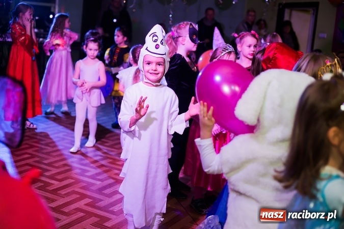 Zdjęcie w galerii na portalu naszraciborz.pl: Bal Karnawałowy w Młodzieżowym Domu Kultury wiadomości z regionu