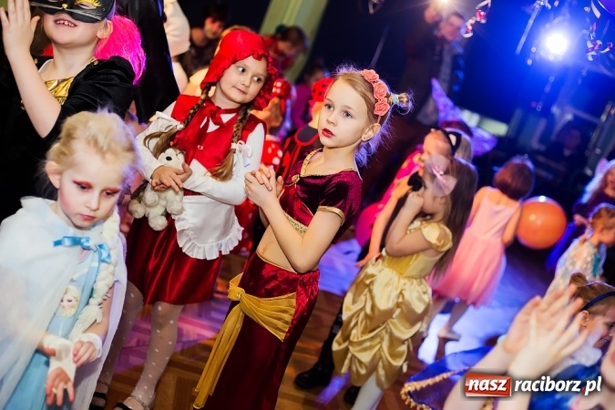 Zdjęcie w galerii na portalu naszraciborz.pl: Bal Karnawałowy w Młodzieżowym Domu Kultury wiadomości z regionu