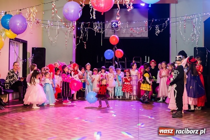Zdjęcie w galerii na portalu naszraciborz.pl: Bal Karnawałowy w Młodzieżowym Domu Kultury wiadomości z regionu