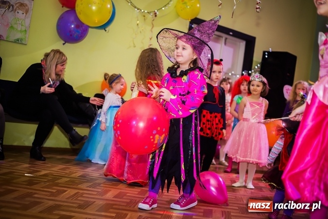 Zdjęcie w galerii na portalu naszraciborz.pl: Bal Karnawałowy w Młodzieżowym Domu Kultury wiadomości z regionu