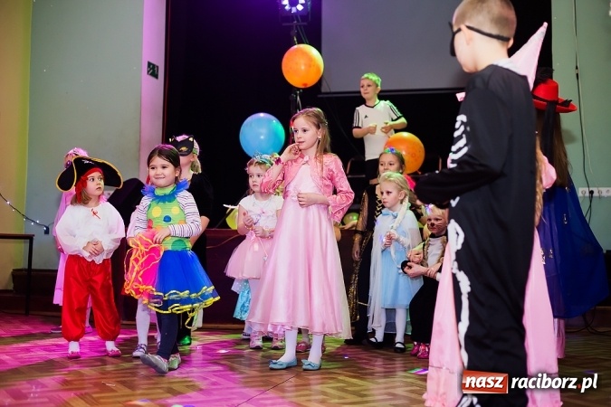 Zdjęcie w galerii na portalu naszraciborz.pl: Bal Karnawałowy w Młodzieżowym Domu Kultury wiadomości z regionu