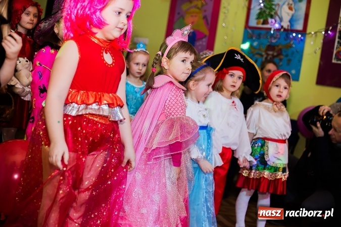 Zdjęcie w galerii na portalu naszraciborz.pl: Bal Karnawałowy w Młodzieżowym Domu Kultury wiadomości z regionu