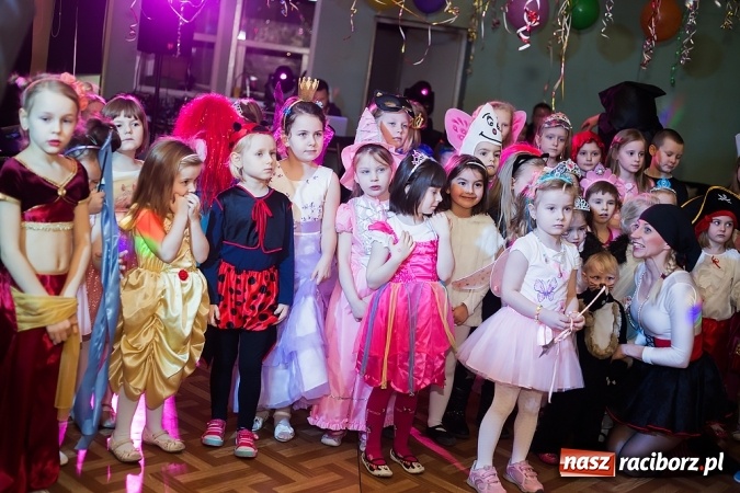 Zdjęcie w galerii na portalu naszraciborz.pl: Bal Karnawałowy w Młodzieżowym Domu Kultury wiadomości z regionu