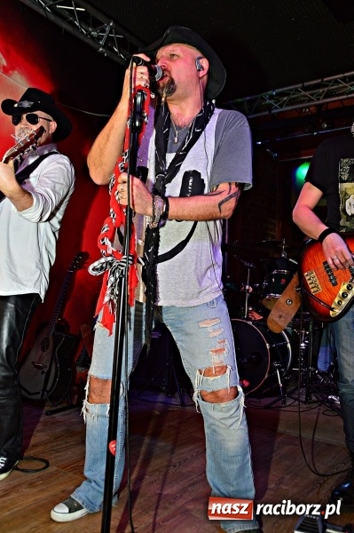 Zdjęcie w galerii na portalu naszraciborz.pl: Koncert zespołu Blend w Pasji w Pietrowicach Wielkich wiadomości z regionu