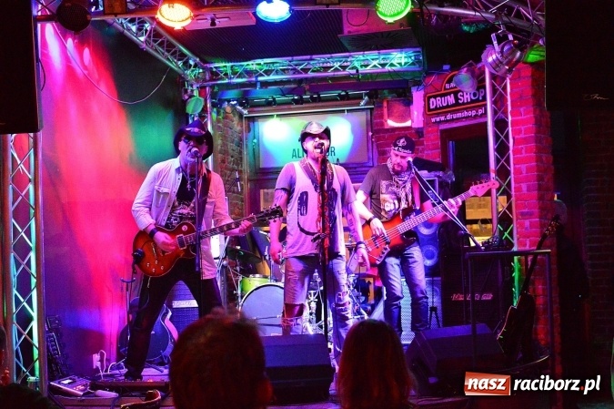 Zdjęcie w galerii na portalu naszraciborz.pl: Koncert zespołu Blend w Pasji w Pietrowicach Wielkich wiadomości z regionu