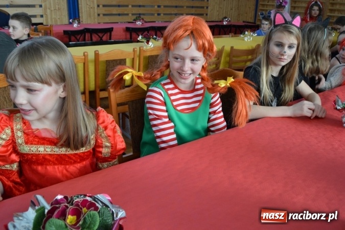 Zdjęcie w galerii na portalu naszraciborz.pl: Uczniowie Szkoły Podstawowej nr 4 na balu maskowym w Czechach  wiadomości z regionu