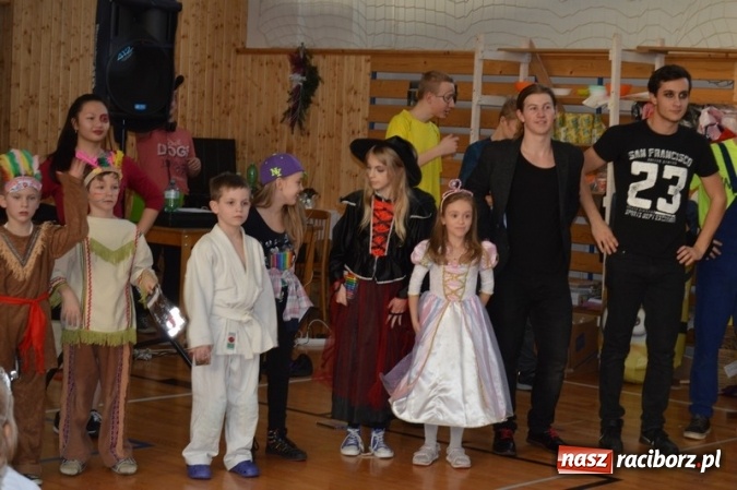 Zdjęcie w galerii na portalu naszraciborz.pl: Uczniowie Szkoły Podstawowej nr 4 na balu maskowym w Czechach  wiadomości z regionu