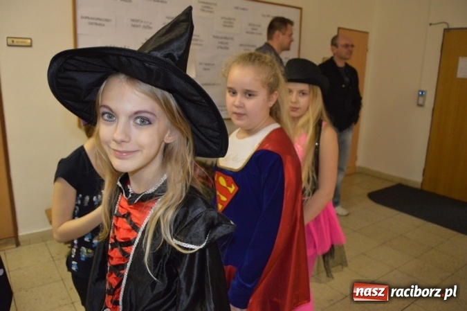 Zdjęcie w galerii na portalu naszraciborz.pl: Uczniowie Szkoły Podstawowej nr 4 na balu maskowym w Czechach  wiadomości z regionu