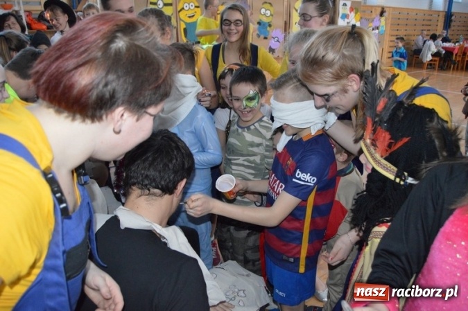 Zdjęcie w galerii na portalu naszraciborz.pl: Uczniowie Szkoły Podstawowej nr 4 na balu maskowym w Czechach  wiadomości z regionu