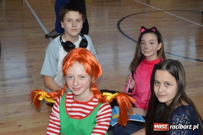 Zdjęcie w galerii na portalu naszraciborz.pl: Uczniowie Szkoły Podstawowej nr 4 na balu maskowym w Czechach  wiadomości z regionu