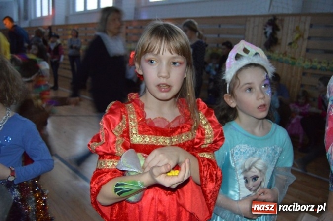 Zdjęcie w galerii na portalu naszraciborz.pl: Uczniowie Szkoły Podstawowej nr 4 na balu maskowym w Czechach  wiadomości z regionu