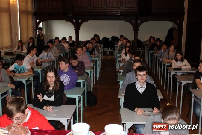 Zdjęcie w galerii na portalu naszraciborz.pl: W Gimnazjum nr 5 odbył się konkurs gimnazjalny o Żołnierzach Wyklętych wiadomości z regionu