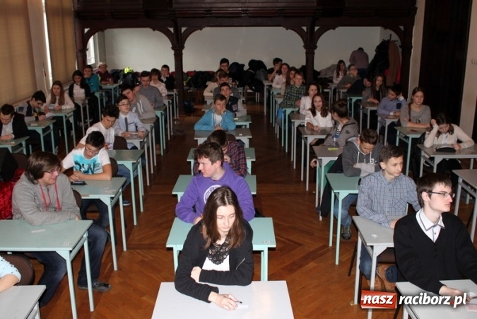 Zdjęcie w galerii na portalu naszraciborz.pl: W Gimnazjum nr 5 odbył się konkurs gimnazjalny o Żołnierzach Wyklętych wiadomości z regionu