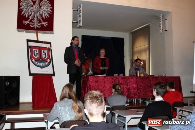 Zdjęcie w galerii na portalu naszraciborz.pl: W Gimnazjum nr 5 odbył się konkurs gimnazjalny o Żołnierzach Wyklętych wiadomości z regionu