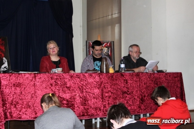 Zdjęcie w galerii na portalu naszraciborz.pl: W Gimnazjum nr 5 odbył się konkurs gimnazjalny o Żołnierzach Wyklętych wiadomości z regionu