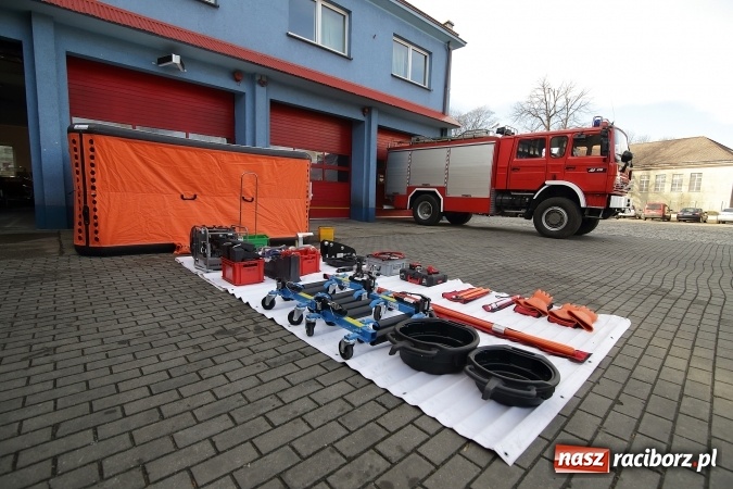 Zdjęcie w galerii na portalu naszraciborz.pl: Zobacz, o jaki sprzęt wzbogacili się raciborscy strażacy w ubiegłym roku  wiadomości z regionu