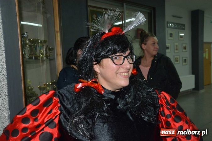 Zdjęcie w galerii na portalu naszraciborz.pl: Wielki bal maskowy w szkole na Ostrogu wiadomości z regionu