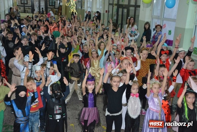 Zdjęcie w galerii na portalu naszraciborz.pl: Wielki bal maskowy w szkole na Ostrogu wiadomości z regionu
