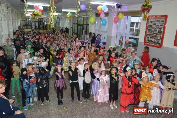 Zdjęcie w galerii na portalu naszraciborz.pl: Wielki bal maskowy w szkole na Ostrogu wiadomości z regionu