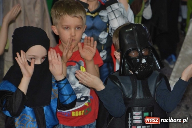 Zdjęcie w galerii na portalu naszraciborz.pl: Wielki bal maskowy w szkole na Ostrogu wiadomości z regionu