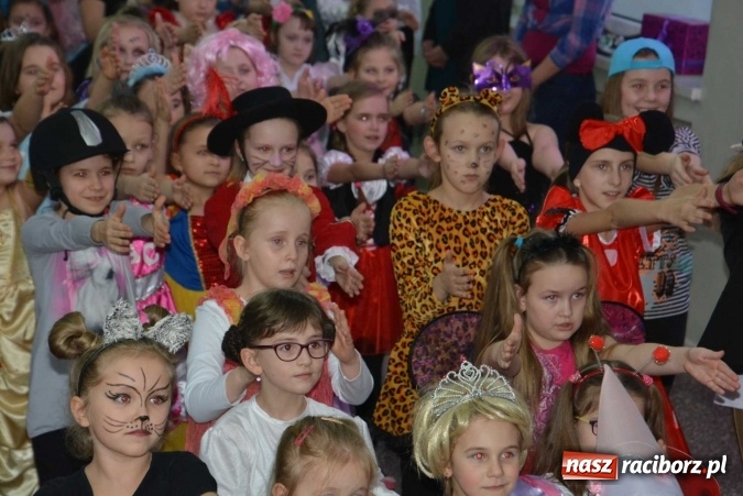 Zdjęcie w galerii na portalu naszraciborz.pl: Wielki bal maskowy w szkole na Ostrogu wiadomości z regionu
