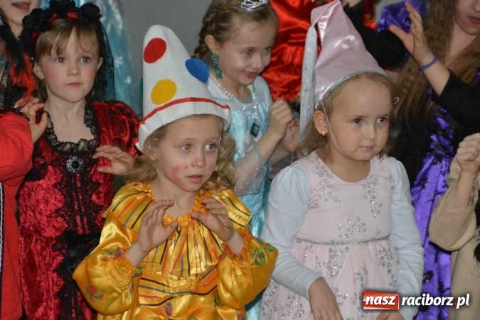 Zdjęcie w galerii na portalu naszraciborz.pl: Wielki bal maskowy w szkole na Ostrogu wiadomości z regionu