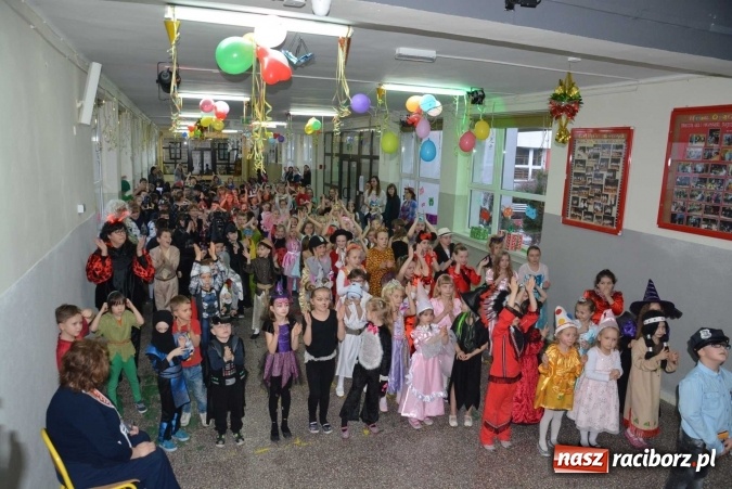 Zdjęcie w galerii na portalu naszraciborz.pl: Wielki bal maskowy w szkole na Ostrogu wiadomości z regionu
