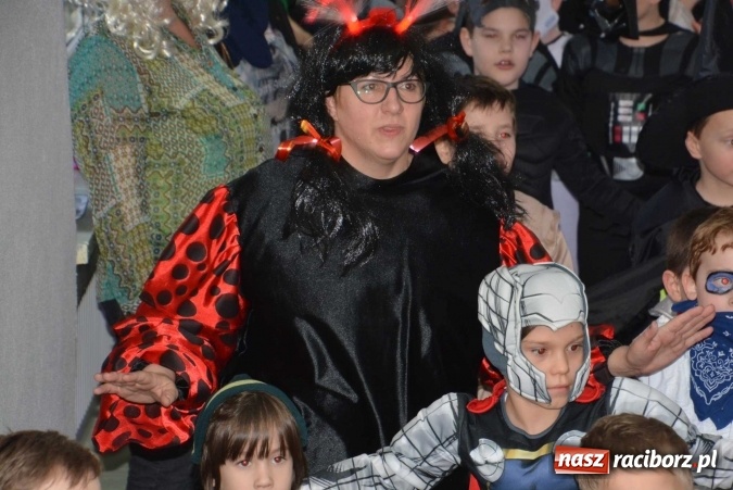 Zdjęcie w galerii na portalu naszraciborz.pl: Wielki bal maskowy w szkole na Ostrogu wiadomości z regionu