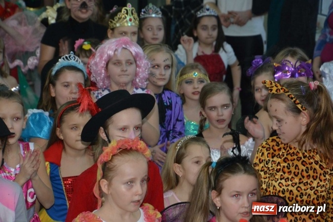 Zdjęcie w galerii na portalu naszraciborz.pl: Wielki bal maskowy w szkole na Ostrogu wiadomości z regionu
